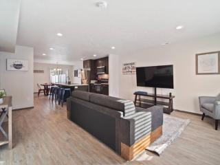 8 min walk to Arena, close to Gonzaga, Wd, Off St Parking - Spokane - 7