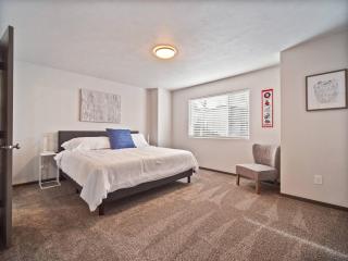 8 min walk to Arena, close to Gonzaga, Wd, Off St Parking - Spokane - 6