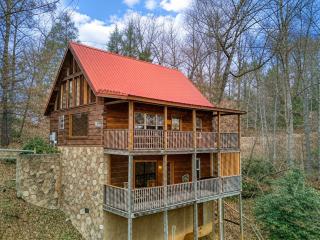 Up & Away, Hot Tub, Game Room, WIFI, 1089 FREE tickets each paid day, Dollywood and More - Gatlinburg - 0