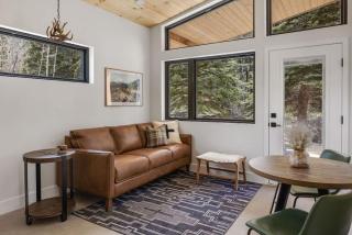 Modern Cabin Stay Hike Bike Base GuanellaPass - 7