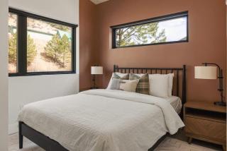 Modern Cabin Stay Hike Bike Base GuanellaPass - 2