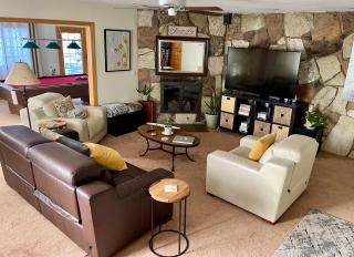 Cheerful Single Story 3-bedroom home w pool table - Santa Clarita - 9