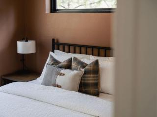 Cutthroat Trout Cabin Near Trails Hike and Bike - 4