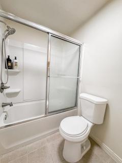 Family Retreat Near SLC Airport 6 BR 3 Bath - West Valley City - 6