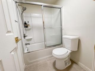 Family Retreat Near SLC Airport 6 BR 3 Bath - West Valley City - 5