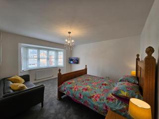Exclusive suite, Thornton, Liverpool Near Crosby - 8
