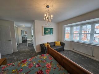 Exclusive suite, Thornton, Liverpool Near Crosby - 7
