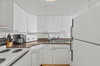 Ilikai Condo Close to Beach - City View - Honolulu - 7