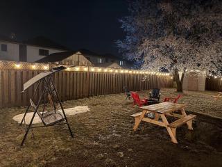 Entire 5 bedrooms House - Barrie - 2