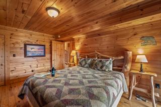 Scenic Decks, Hot Tub, Minutes to Trails & Town - Gatlinburg - 9
