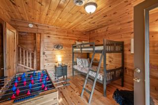 Scenic Decks, Hot Tub, Minutes to Trails & Town - Gatlinburg - 4