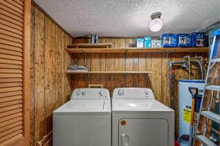 Scenic Decks, Hot Tub, Minutes to Trails & Town - Gatlinburg - 1