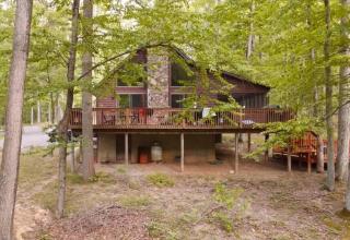 Cabin in the Woods w Hot Tub - Great Cacapon - 0
