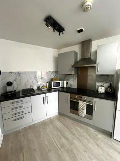 Serene 2-Bed Flat with Canal Views - Coop Live & Ethiad - Manchester - 4