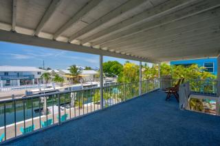 Coastal Paradise 5 bedroom retreat with pool spa and a boat lift - 3