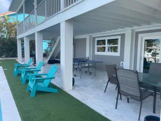 Coastal Paradise 5 bedroom retreat with pool spa and a boat lift - 1