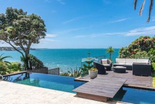 Takapuna Clifftop with Pool and Hot Tub - Auckland - 9