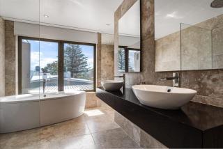 Takapuna Clifftop with Pool and Hot Tub - Auckland - 6
