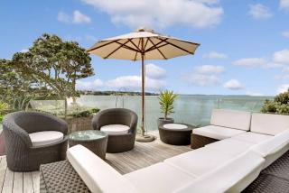 Takapuna Clifftop with Pool and Hot Tub - Auckland - 4