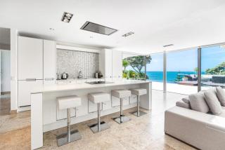 Takapuna Clifftop with Pool and Hot Tub - 1