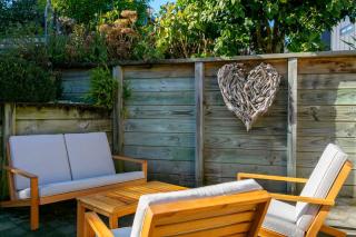 Cozy Group Stay With Air Con and Outdoor Dining - 5