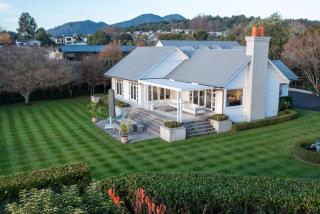 Norfolk House, Luxury Villa With Spa and Lake Views - Taupo - 8