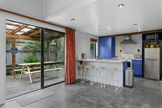 Central and Cozy 2BR Retreat With Parking and Free Wifi - 9