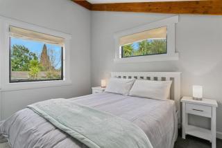 Central and Cozy 2BR Retreat With Parking and Free Wifi - 5