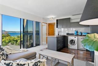 Modern Private Retreat With Balcony and Lake Views - Taupo - 4