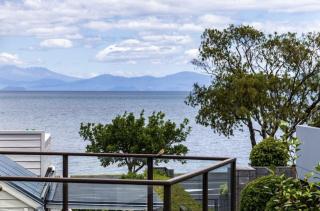 3BR Retreat Opposite Lake Taupo With Views - Taupo - 9