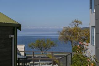 3BR Retreat Opposite Lake Taupo With Views - 0