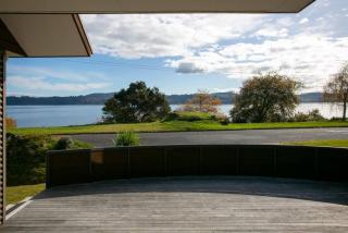 Spacious Family Retreat With BBQ, Across the Road from Lake - Taupo - 8