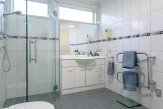 Stunning 3BR Home With Spa Bath, Mountain and Lake Views - Taupo - 4