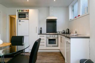 Taupo Getaway, Private 2BR Apartment With Courtyard - Taupo - 9