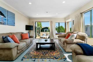 Tuis Place, Spacious 3BR Retreat Near Town Centre - Taupo - 1
