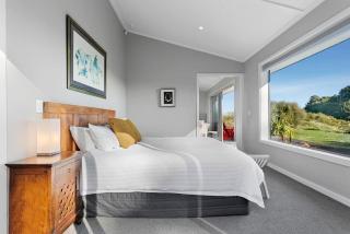 Highland House - Beautiful Lake Taupo Holiday Home with panoramic views - Taupo - 7