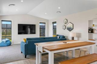 Wharewaka Escape, Modern 3BR Family Home Near Lake and Shops - 0