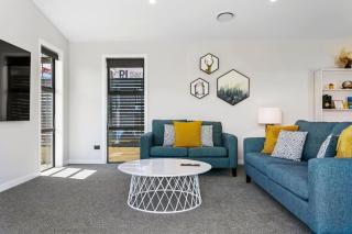 Wharewaka Escape, Modern 3BR Family Home Near Lake and Shops - 7