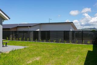 Wharewaka Escape, Modern 3BR Family Home Near Lake and Shops - 1