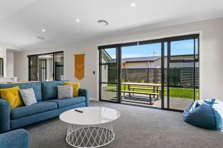 Wharewaka Escape, Modern 3BR Family Home Near Lake and Shops - 6