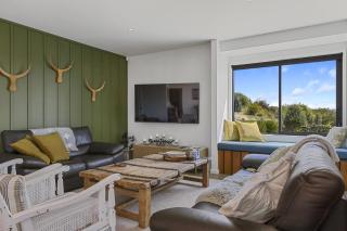 Elevated Taupo Hideaway With Views and Designer Comfort - Taupo - 7