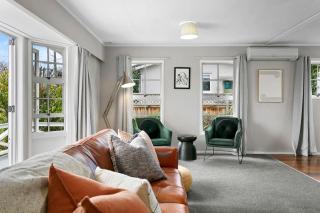 Chic Central Taupo Escape With Space, Comfort and Style - Taupo - 4