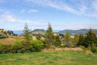 Peaceful Luxury Retreat with Lake Views and Spa Pool - Taupo - 6