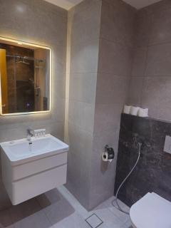 Damac Tower Amman Luxury Apartments - استوديوهات وشقق فاخرة - داماك عمان العبدلي - Amman - 3