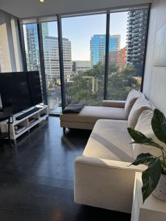Light-Filled Apartment with City Views & Free Parking - 2