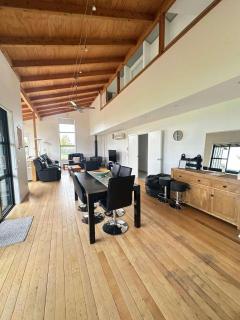 Spacious Mountain View Manor with Sauna - Wanaka - 9