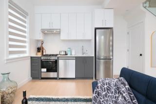 Brand New Spacious Home in Heart of Vancouver - Vancouver - 2