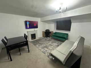 Serene Birmingham City Apartment with free parking - Sleeps 6 - Prime, Disney, Netflix - Birmingham - 0