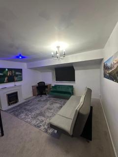 Serene Birmingham City Apartment with free parking - Sleeps 6 - Prime, Disney, Netflix - Birmingham - 1