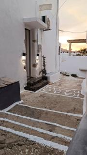Old rocky white house - Naousa - 8